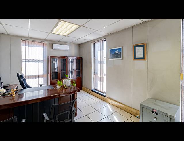 2,278M² OFFICE FOR SALE IN FERNDALE